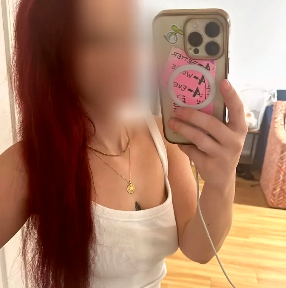 Helena, 28