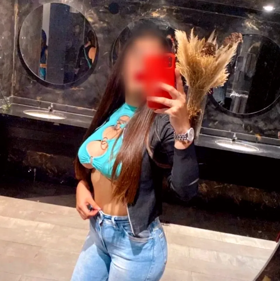 Josephine, 35