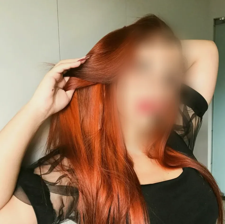 Larissa, 32