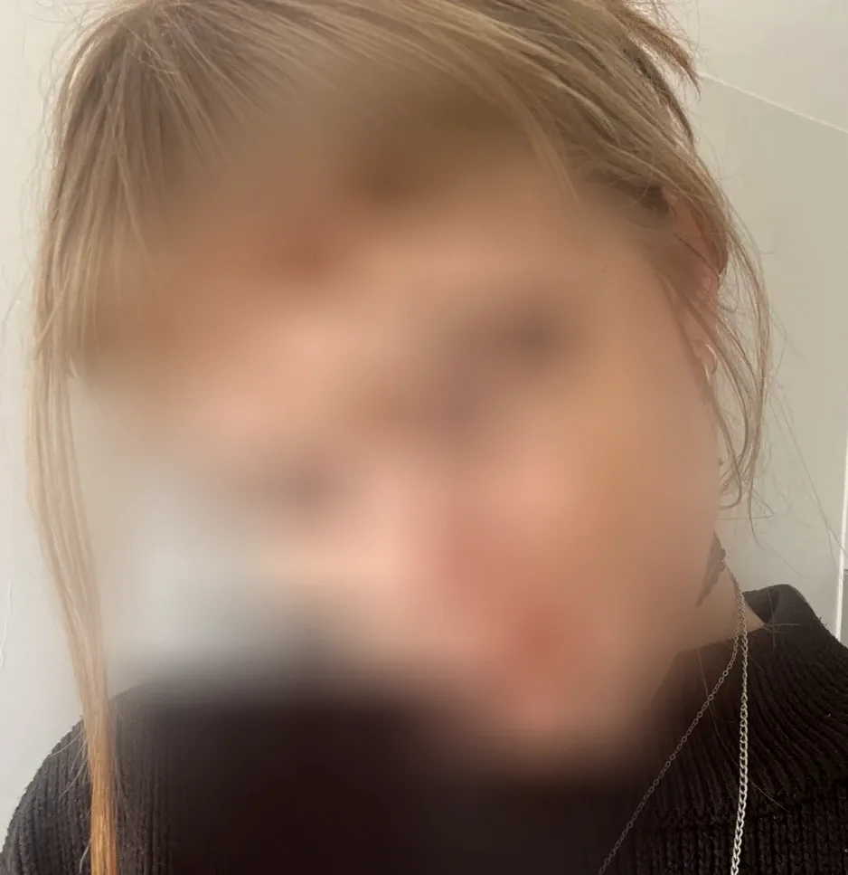 Simone, 19